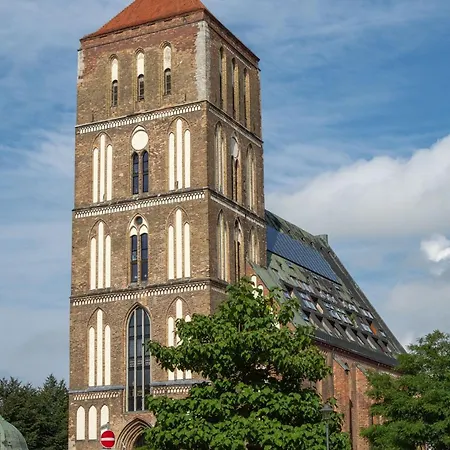 Ueber Den Daechern Der Altstadt Rostock Exterior foto