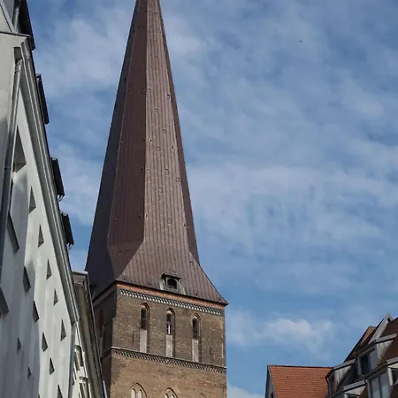 Ueber Den Daechern Der Altstadt Rostock Exterior foto